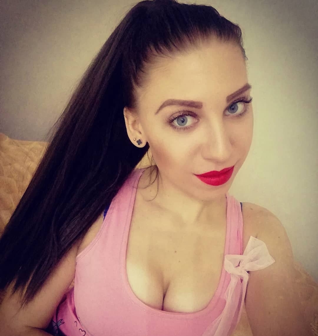 Лия привлекальеная девушка из Кузнецка цена от 3000 руб