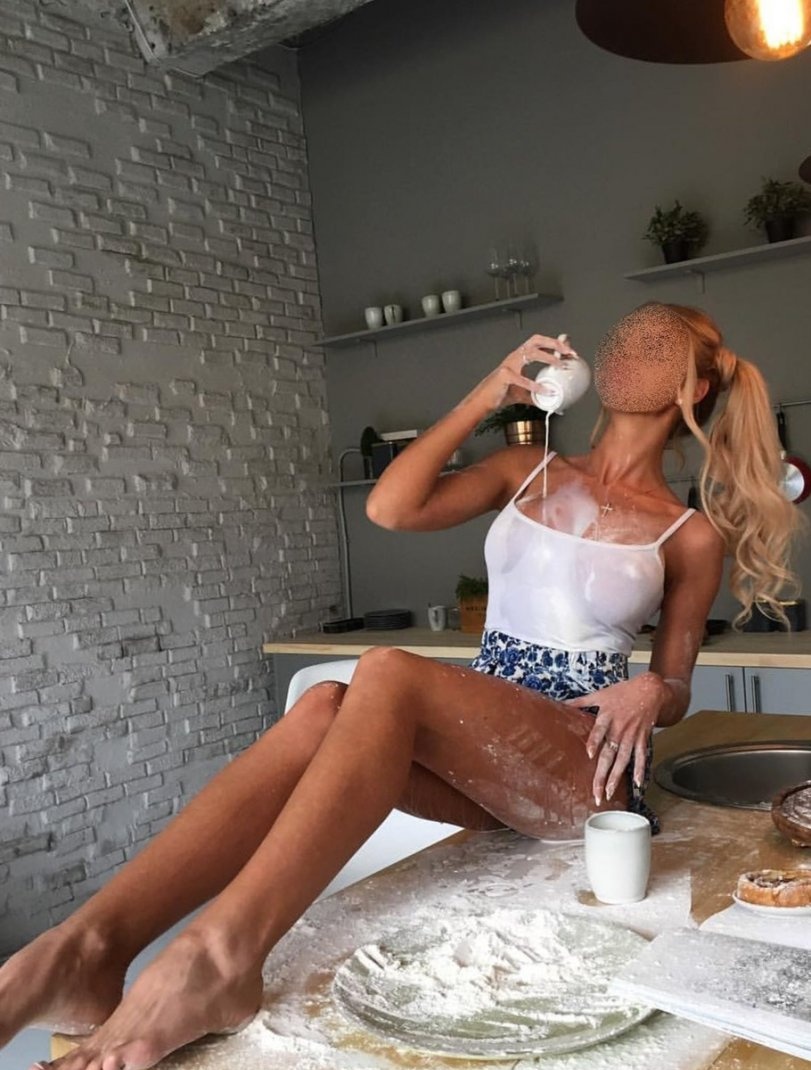 Софа привлекальеная девушка из Кузнецка цена от 4000 руб